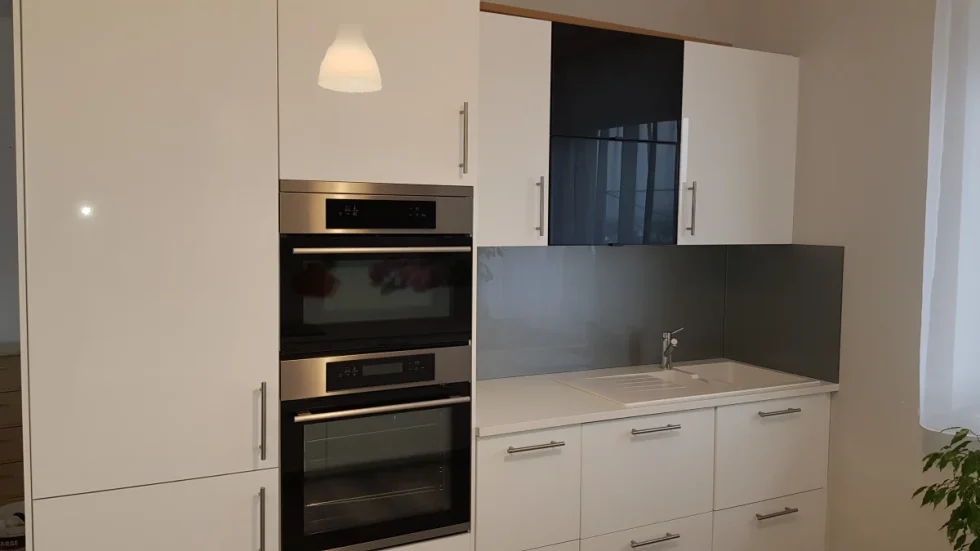 konyhai színes üveg fali panel