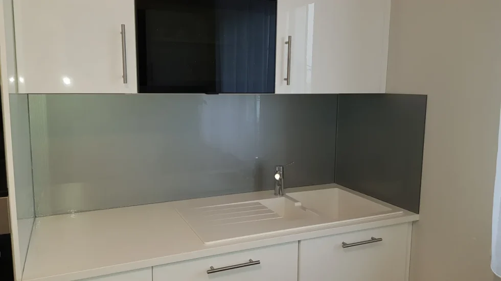 konyhai színes üveg fali panel