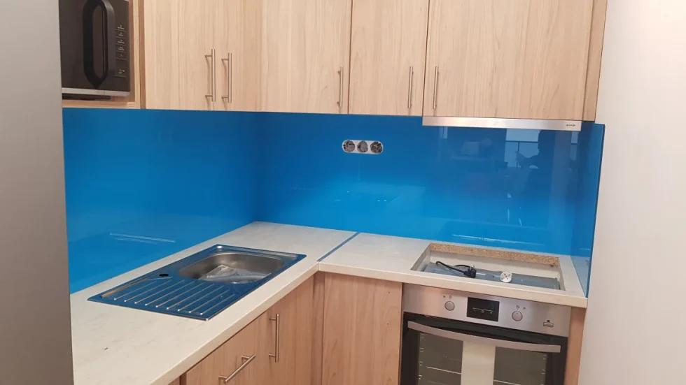 konyhai színes üveg hátfal