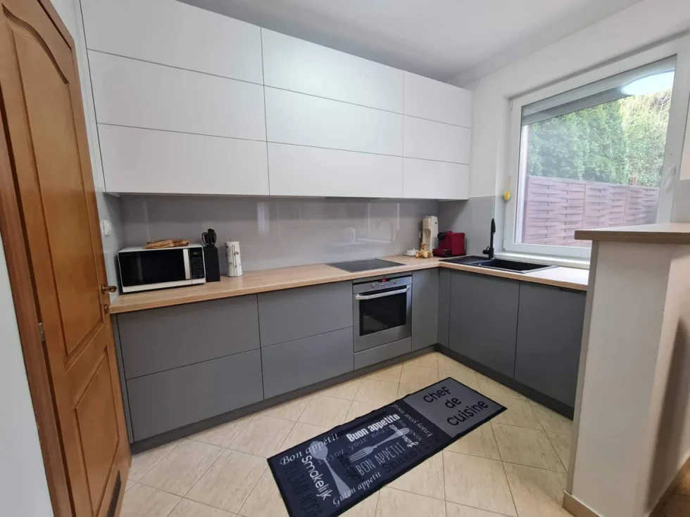 fehér üveg konyhai hátfal