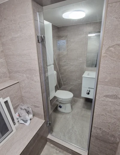 üvegajtó fürdőszobába