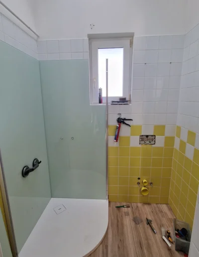 opál zuhanykabin és üvegfal készítése és beépítése