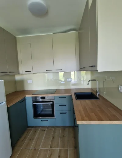 konyhai fali panel üveg színes